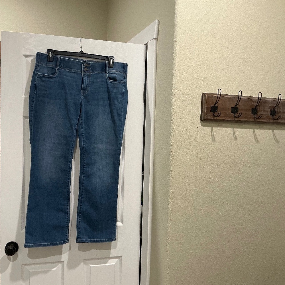 NWOT Apt 9 Jeans Wide Comfort Waite Band 18